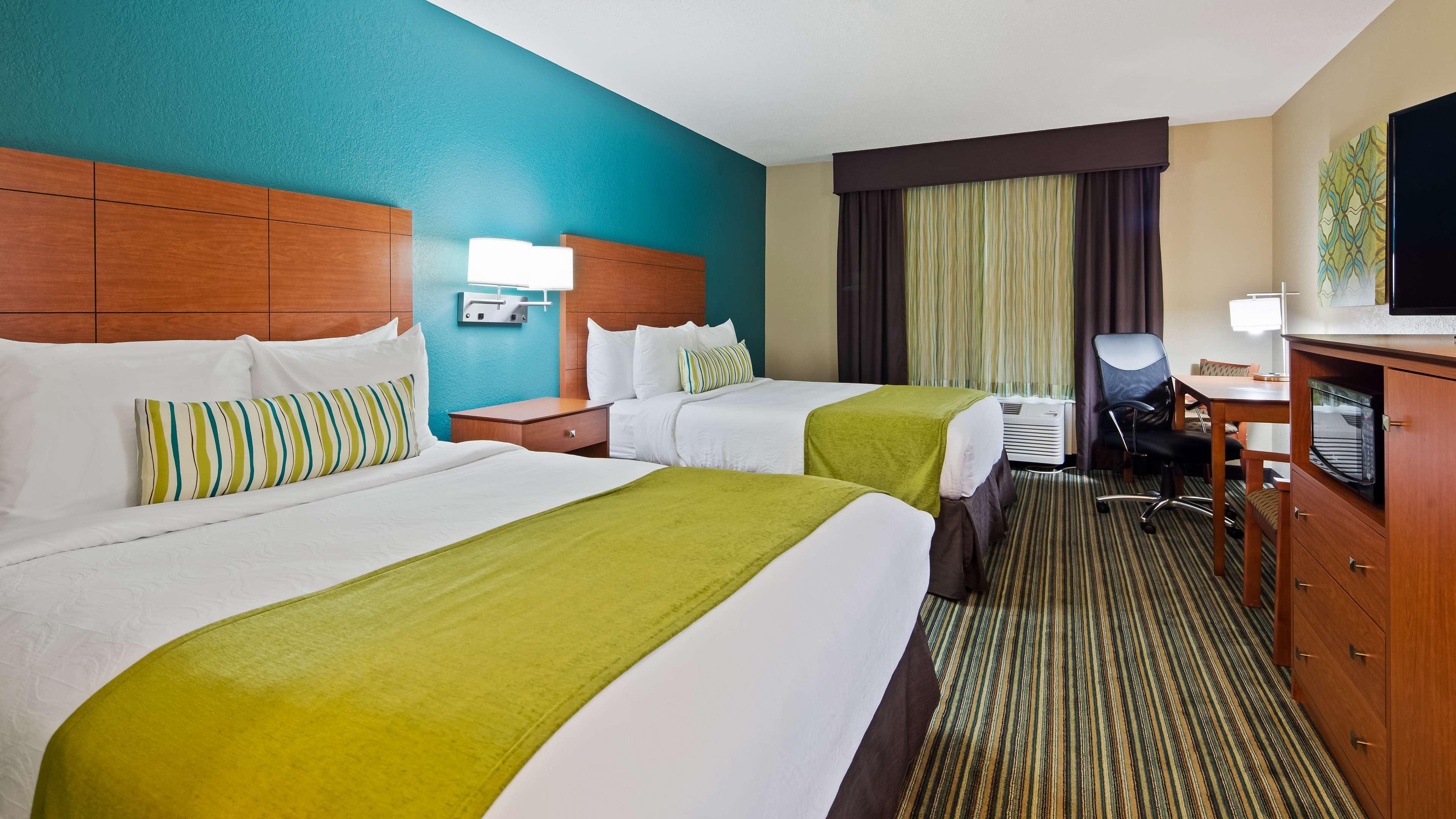 Best Western Plus Menomonie Inn & Suites Exterior photo